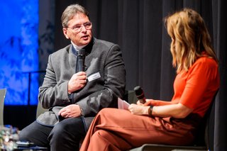 Michael van Meerbeck (Caritasdirektor für die Dekanate Dinslaken und Wesel) gab in einem Kurz-Interview interessante Einblicke in die Arbeit seiner Organisation.