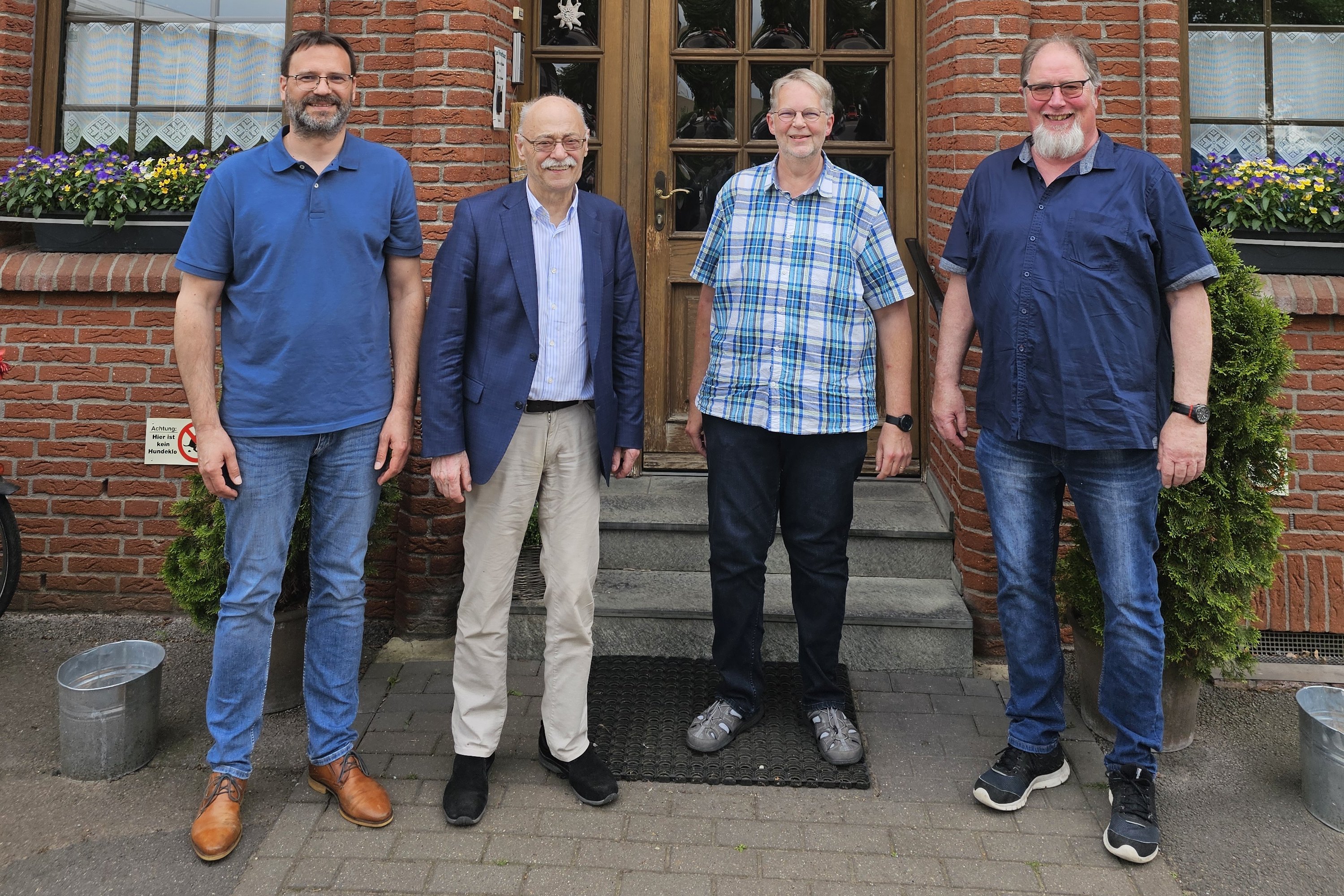 Freuen sich über die positive Entwicklung des VdK in Minden-Lübbecke: Sebastian Olliges (von links, Kreisgeschäftsführer), Horst Vöge (Präsident Landesverband NRW), Oliver Klotz (Mitglied im Kreisvorstand) und Axel Nicolaus (Kreisverbandsvorsitzender).