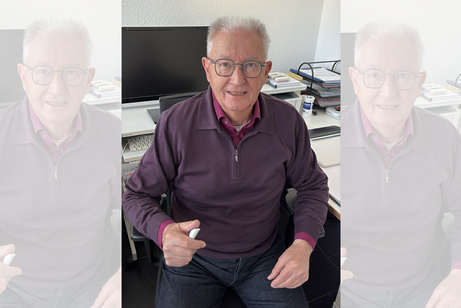 Portr&auml;t von Wilfried Breuer, im Hintergrund ein PC-Arbeitsplatz