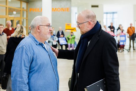 Duisburgs OB S&ouml;ren Link spricht mit VdK-Koordinator Udo Beran