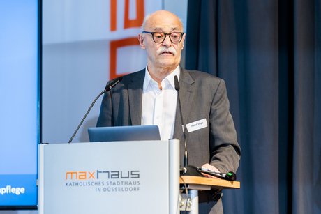 Als Gastgeber hielt Horst Vöge (Landesvorsitzender des VdK NRW) die Eröffnungsrede.