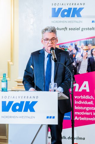 Laudator: Lutz Overrath, IHK zu Düsseldorf für die IHK NRW