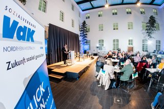"Nächstenpflege in Deutschland – politisch und sozial vernachlässigt?" lautete der Titel des 13. Sozialen Forums im Düsseldorfer Maxhaus - es war das erste Forum seit 2018.