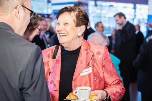 Renate Ackermann lächelt in die Kamera