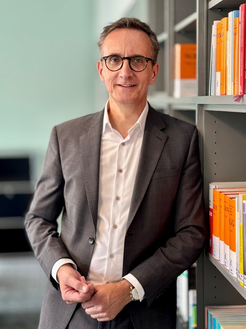 Portrait von Dr. Jens Bl&uuml;ggel