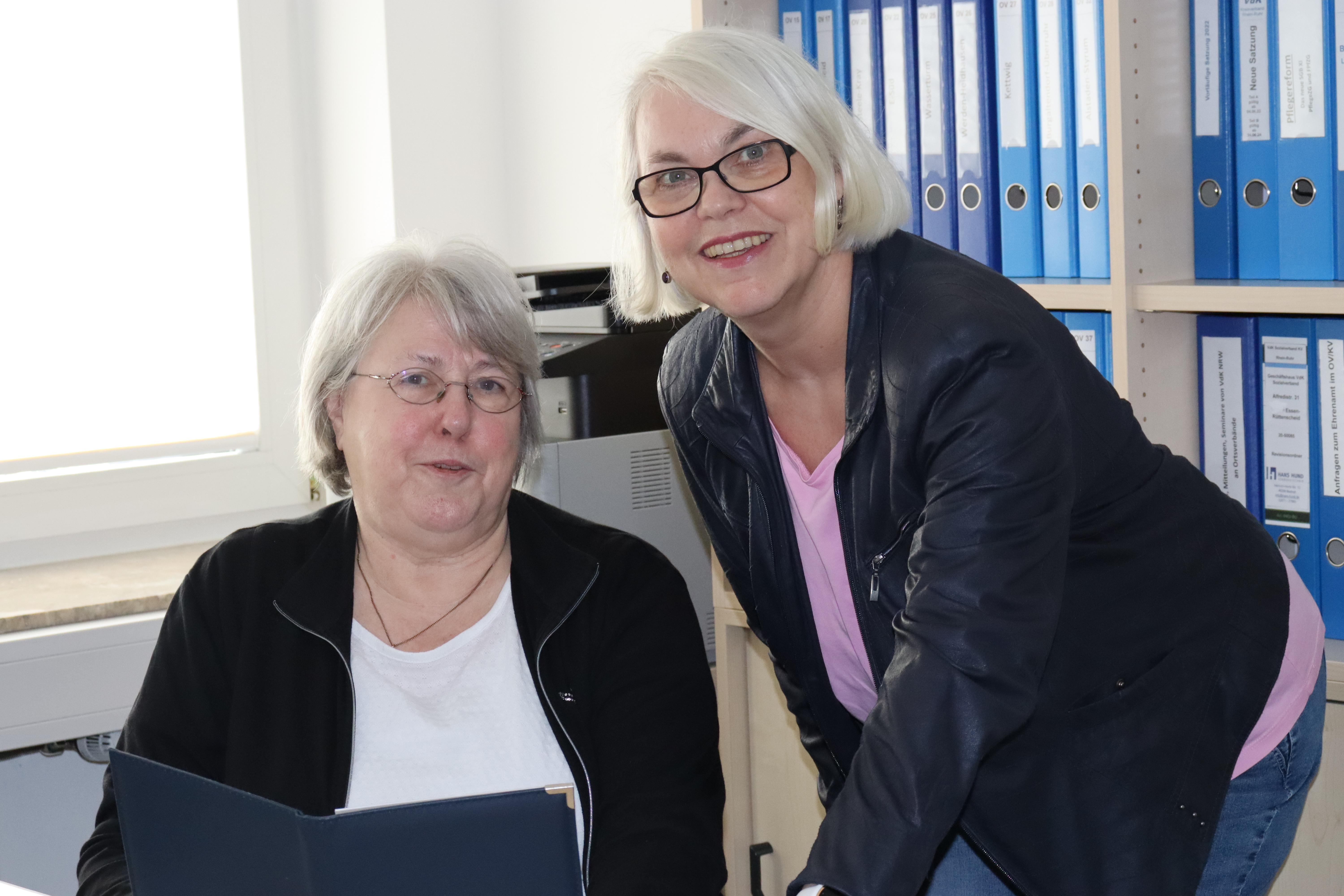 Ursula Schwark (links) und Martina Buttgereit sind beide „vom Fach“ und freuen sich auf den Austausch mit pflegenden Angehörigen.