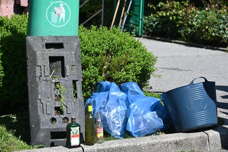 Der gesammelte M&uuml;ll wird zu Abholung bereitgestellt.