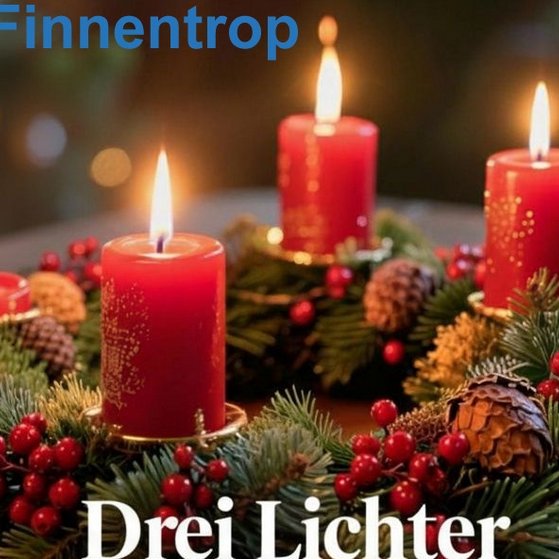 Drei brennende Kerzen auf einem Tannenzweigkranz adventlich geschm&uuml;ckt