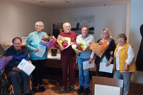 v.l. Viktor Kortmann,15 Jahre, Walburga Lange, 10 Jahre, Monika & Helmut Sandjohann 15 Jahre, und Gabriele Simmes 15 Jahre. Reinhilde Zittlau Vorsitzende Vdk Roxel Albachten.