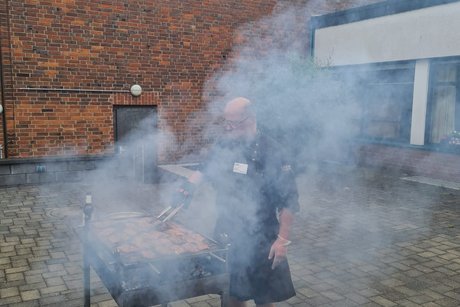 Rauchender Grill