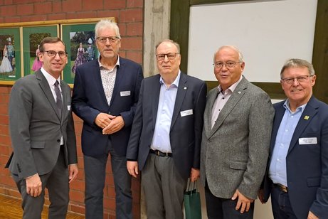 Der neue VdK-Kreisvorsitzende Gerhard Handermann mit seinem Vorgänger Peter Bierwirth.