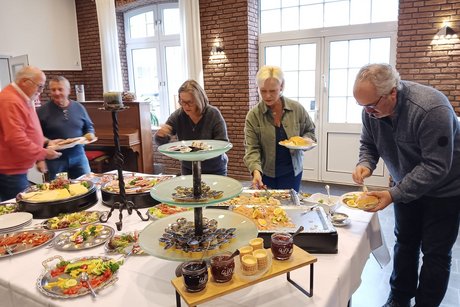 G&auml;ste am Buffet