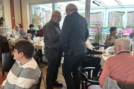 Der Kreisverbandsvorsitzende im Gespräch mit einem Vorstandsmitglied aus Uedem