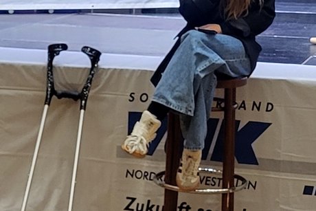 ...die 1. Bügermeisterin (mit gebrochenem Fuß!) ...die 1. Bügermeisterin (mit gebrochenem Fuß!)