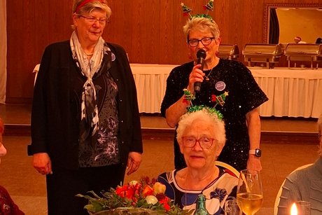 Mitgliederversammlung im weihnachtlichem Rahmen Mitgliederversammlung
