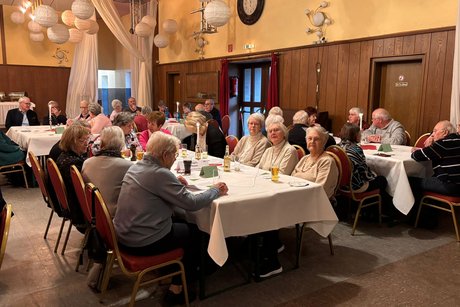 Mitgliederversammlung im weihnachtlichem Rahmen Mitgliederversammlung