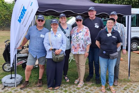 VdK-Informations-Pavillon mit den anwesenden Vorstandsmitgliedern