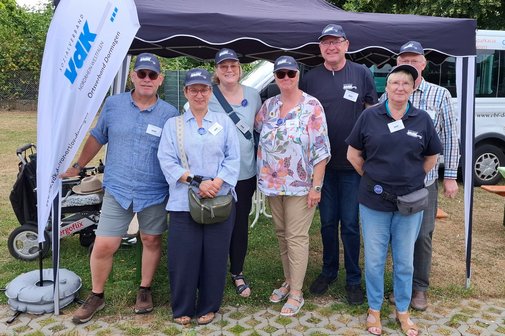 VdK-Informations-Pavillon mit den anwesenden Vorstandsmitgliedern