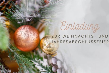 Motiv mit Weihnachtskugeln und Text: Einladung zur Weihnachts- und Jahresabschlussfeier.