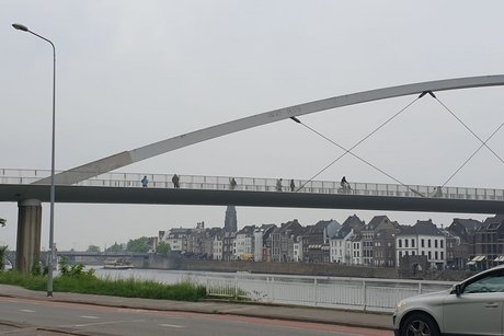 Blick auf eine Brücke in Maastricht / Niederlande