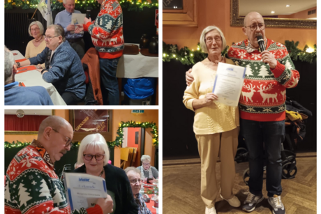 Auf dem Bild sieht man wie Arno Wachtel unseren Jubilaren, ein Mann und zwei Frauen, die Urkunden und die VdK Ehrennadeln &uuml;berreicht