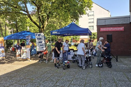 Beratung von Interessenten auf der Messe