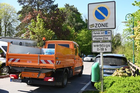 Der M&uuml;ll wird von Mitarbeitern der Stadt Ennepetal abgeholt