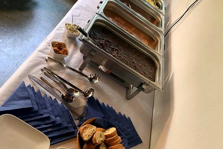Jubilars- und Ehrenamts-Verleihung des VdK-Ortsverbandes Essen - Katernberg - Stoppenberg - Schonnebeck. Das Buffet ist eröffnet.