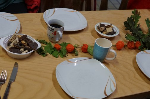 Bild der Tischdeko und kleine Plätzchen
