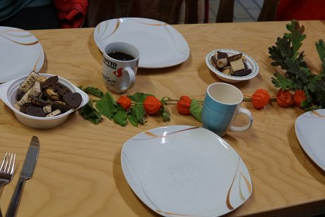 Bild der Tischdeko und kleine Plätzchen