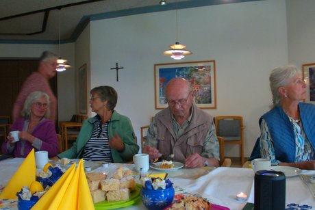 12 Personen 3 Kuchen = ein guter Schnitt !!