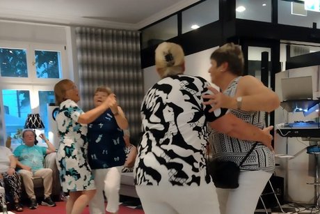 Chris hat uns mit Seinere Musik dazu gebracht, das Tanzbein zu schwingen