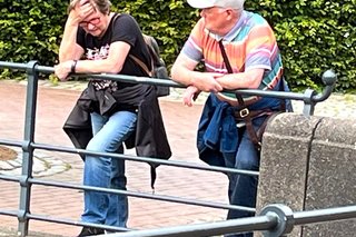 Besprechung am Weiher im Maximilianpark