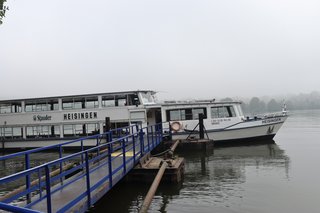 Schiff der "Weissen Flotte" liegt bereit am Anleger Haus Scheppen.