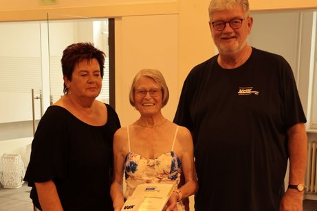50 Jahre im Vdk &ndash; Frau Erika Beyer mit Marlies Rippert und Klaus Meiers