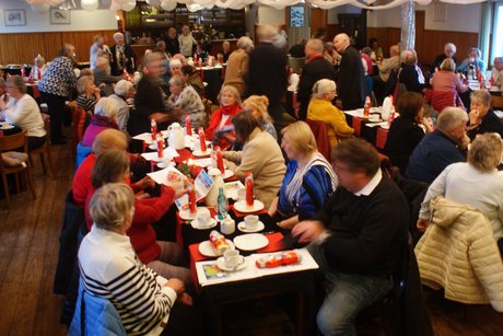 Blick in den Saal Röttgen mit Teilnehmern.
