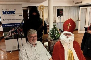 Klaus Meiers (Vorsitzender) mit Nikolaus und Knecht Ruprecht