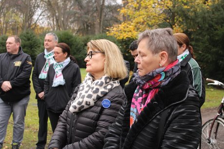 Rechts die Vorstandsmitglieder Anne Szymanowicz und Andrea Pössel Rechts die Vorstandsmitglieder Anne Szymanowicz und Andrea Pössel