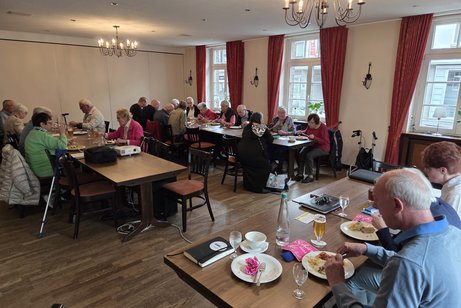 Anregende Gespr&auml;che und Austausch bei kleiner St&auml;rkung