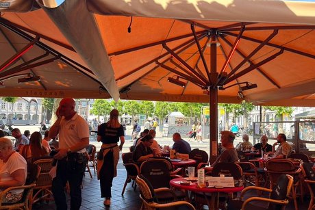 Gemütliches beisammen sitzen im Kaffee