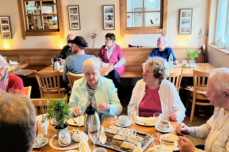 Der VdK-Treff lockte auch diesmal wieder einmal zahlreiche Gäste in die Sportalm Gevelsberg, wo sie einen Bingo-Nachmittag erlebten, der mit leckerem Kaffee und Kuchen versüßt wurde