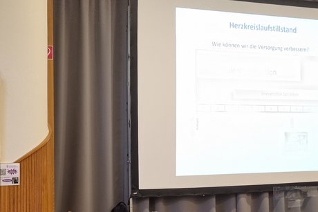 Dr. Priewe Vortrag zu Laienreanimation bei einem Herz- Kreislaufstillstand.