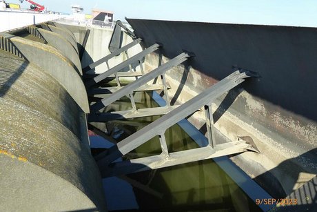 Beeindruckende Konstruktion aus Stahl und Beton: das Eidersperrwerk