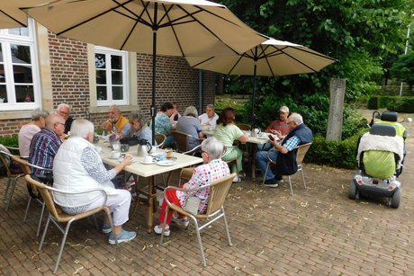 Kaffee und Kuchen im Bauerncafe Höltingshof