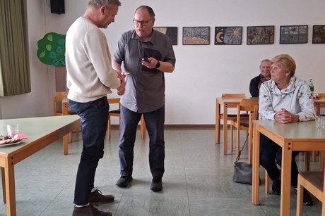 Foto mit B&uuml;rgermeister Rexforth und dem OV Vorsitzenden Gisbert Loosen