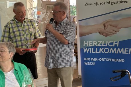 Dieter Korsten wird für 10-jährige Mitgliedschaft geehrt