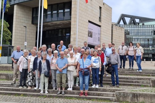 Gruppenfoto beim NRW Landtag Gruppenfoto beim NRW Landtag