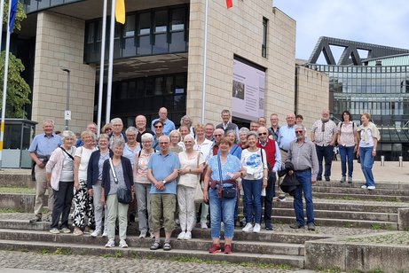 Gruppenfoto beim NRW Landtag
