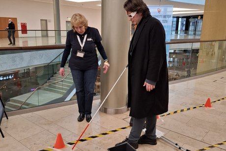 "Stummer Protest" vor Ratssitzung in der Mercatorhalle