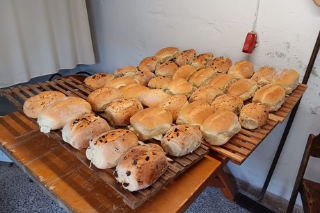 Weißbrot, Zwiebelbrot und Rosinenstuten